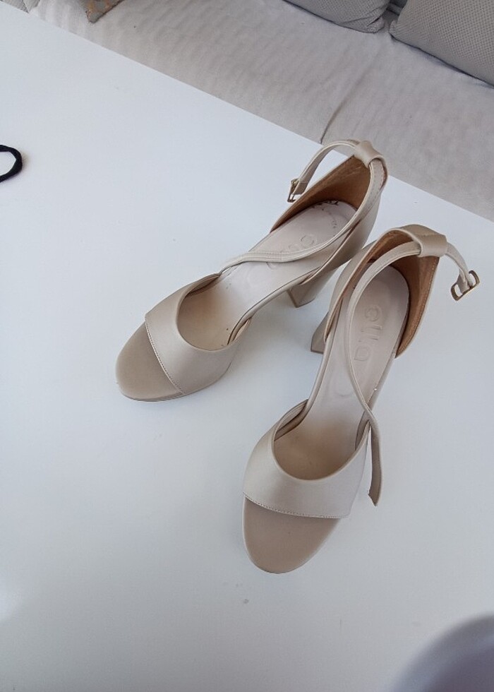 Topuklu ayakkabı - Görsel 3