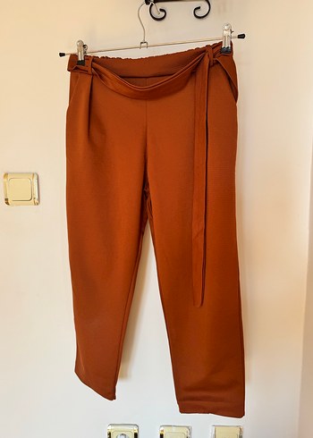 Kadın Kahverengi Bol Kesim Kemerli Kumaş Pantolon - Görsel 3