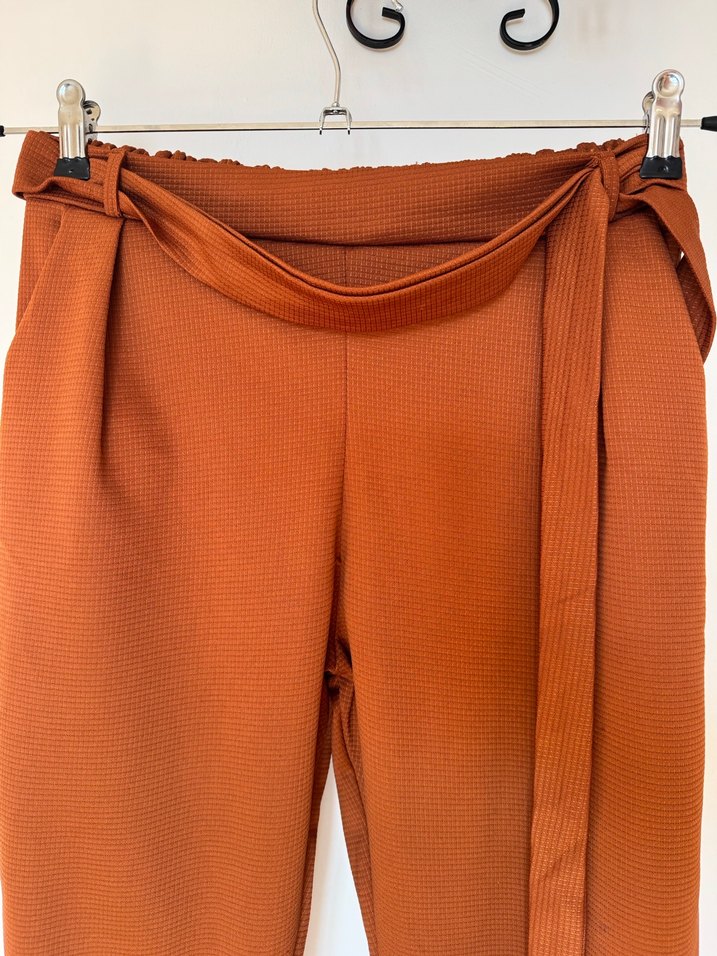 Kadın Kahverengi Bol Kesim Kemerli Kumaş Pantolon - Görsel 4