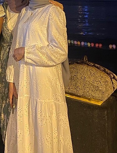 Beyaz Güpürlü Elbise