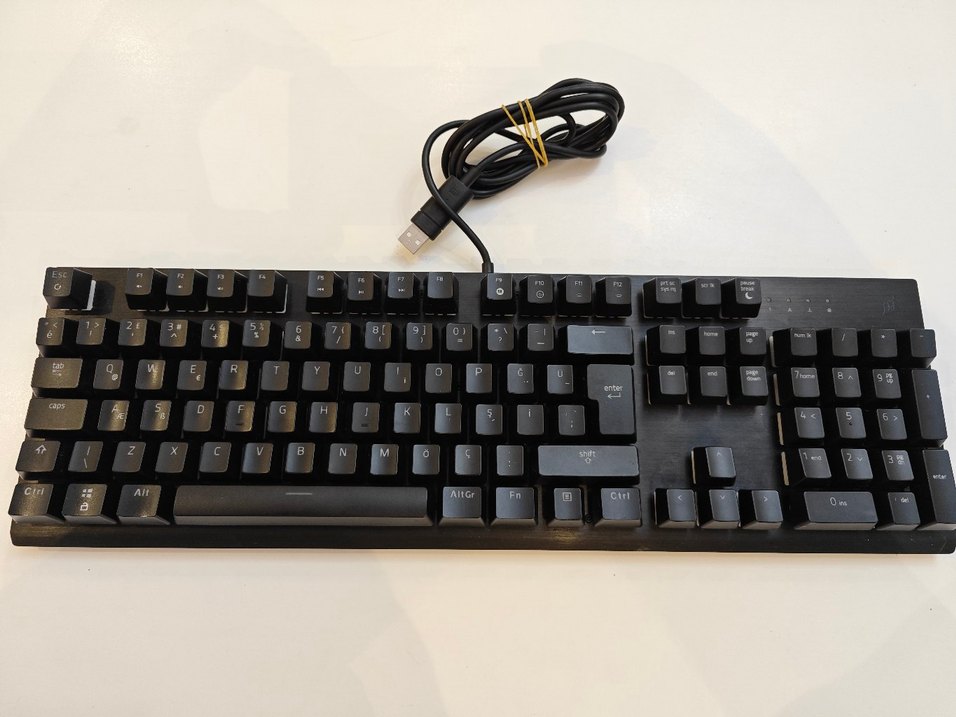 Corsair K60 Pro RGB Mekanik Oyuncu Klavyesi - Görsel 2