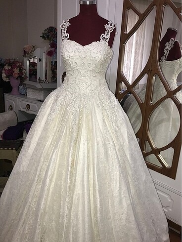 m Beden 36/40 bedene uyumlu Askılı etekleri full dantel gelinlik