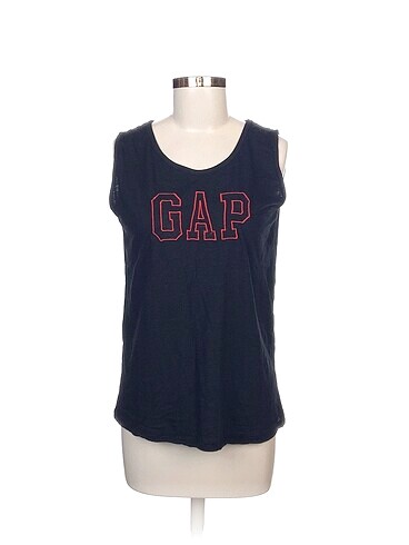 Gap T-shirt %70 İndirimli.