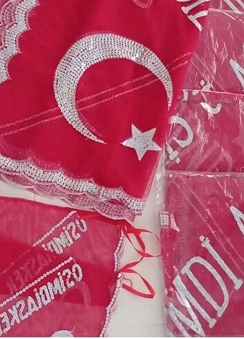 O şimdi asker şal ve eldiven 