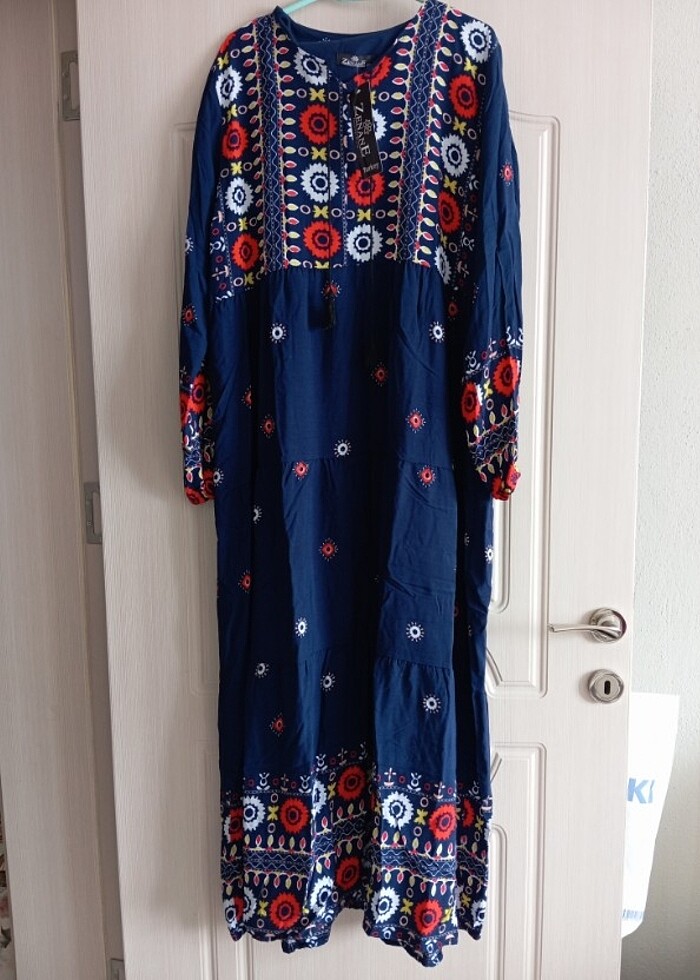 Çiçek li elbise  - Görsel 2