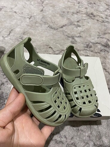 LC Waikiki Bebek sandalet 22 numara