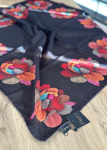 Çiçek Desenli Kadın Bohem Fular - Görsel 3