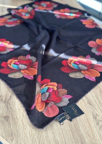 Çiçek Desenli Kadın Bohem Fular - Görsel 2