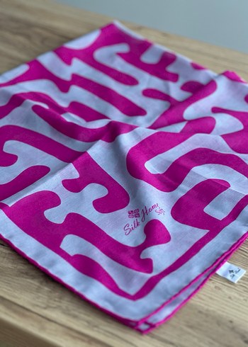 Pembe Fırfırlı İpek Kadın Fular - Görsel 2