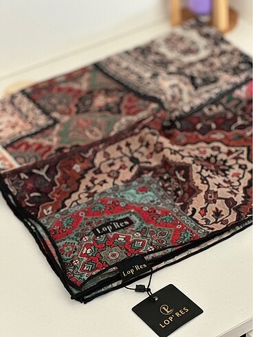 Armine Aker silkhome Vakko