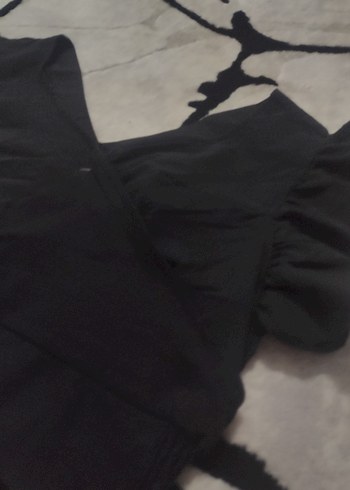28 Beden siyah Renk Fırfırlı Siyah V Yaka Gotik Mini Bluz
