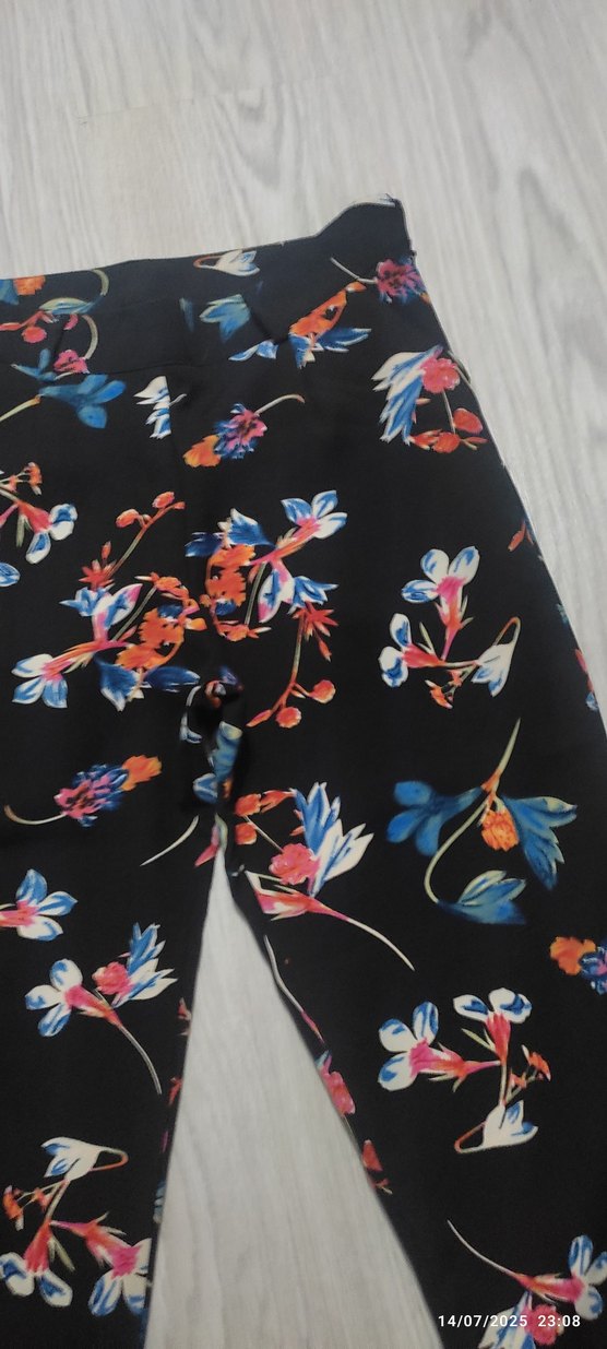 Çiçek Desenli Kadın Midi Kumaş Pantolon - Görsel 3