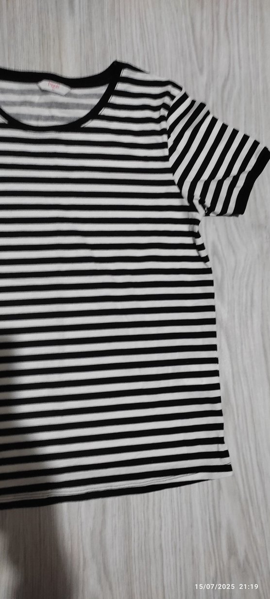 Siyah Beyaz Çizgili Kısa Kollu Tişört - Görsel 4