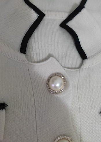 Düğmeli Beyaz Mini Triko Hırka - Görsel 3