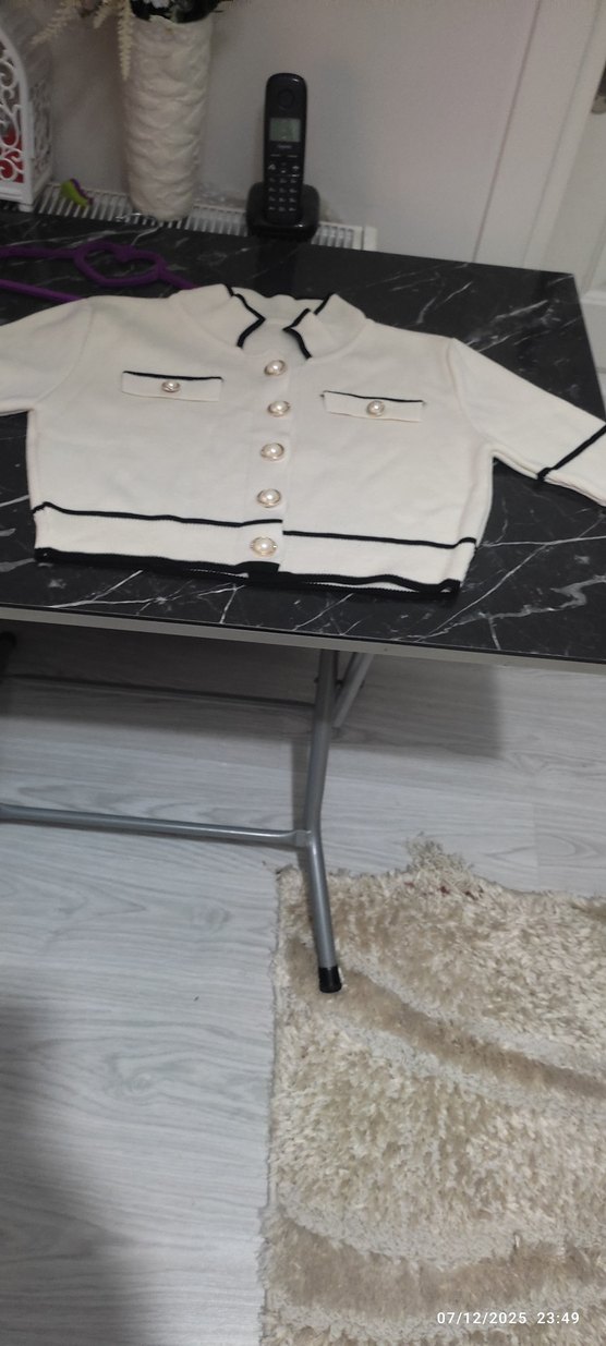 Düğmeli Beyaz Mini Triko Hırka - Görsel 5