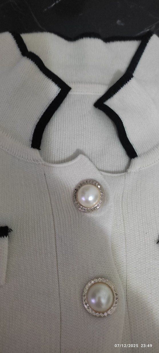 Düğmeli Beyaz Mini Triko Hırka - Görsel 3