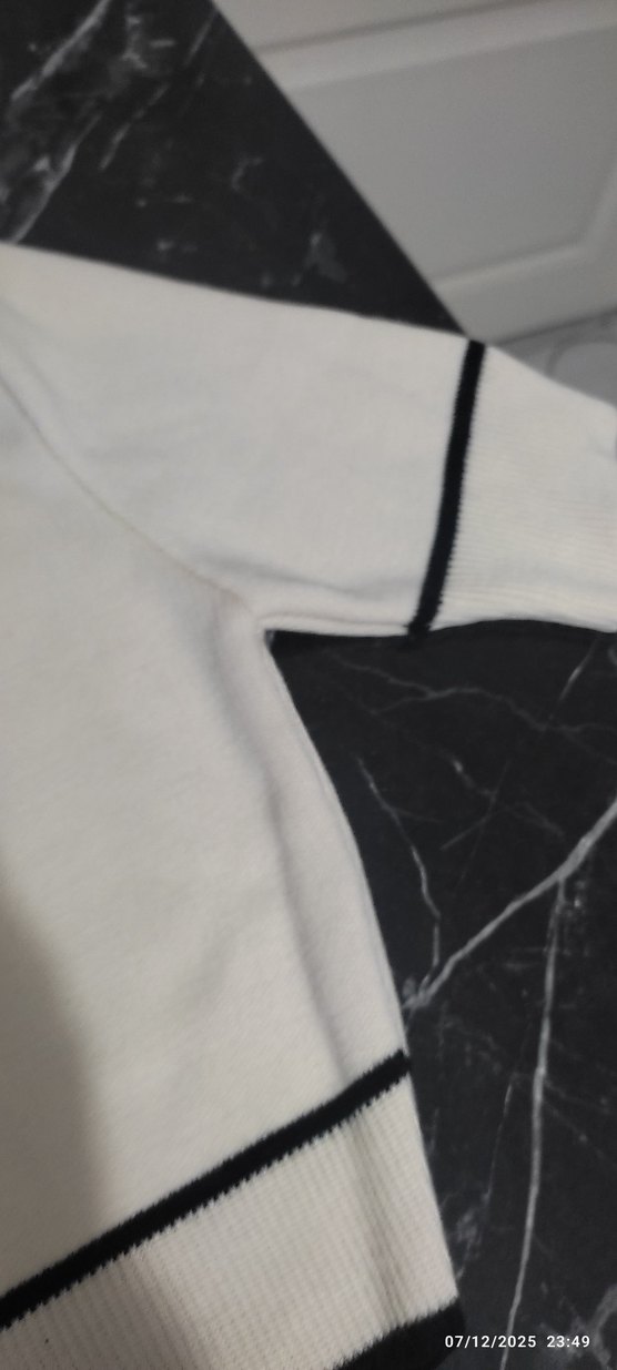 Düğmeli Beyaz Mini Triko Hırka - Görsel 4