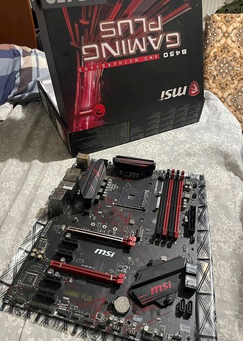 Beden MSI Kırmızı Detaylı Gaming Anakart