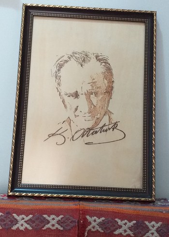 Parlak Kahverengi Çerçeveli Atatürk Portresi