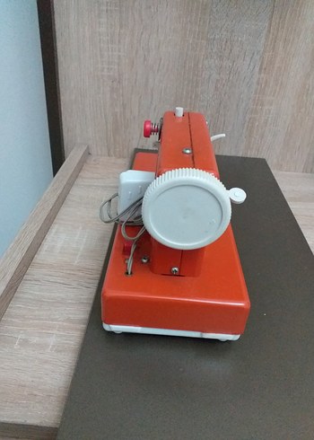 Renkli Turuncu Dikiş Makinesi - Görsel 3