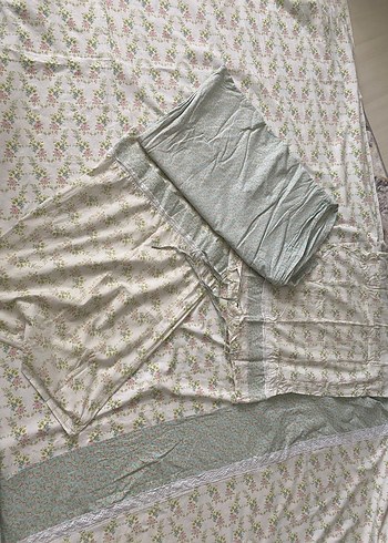 Açık yeşil Çiçek Desenli Nevresim ve Çarşaf Takımı - Görsel 6