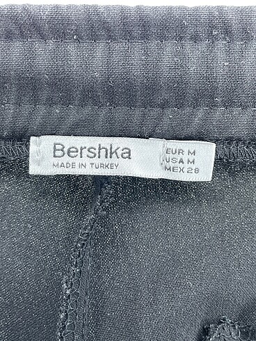 m Beden siyah Renk Bershka Kumaş Pantolon %70 İndirimli.