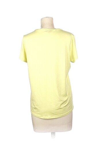 m Beden Penti T-shirt %70 İndirimli.