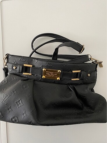 Louis Vuitton Canta askılı