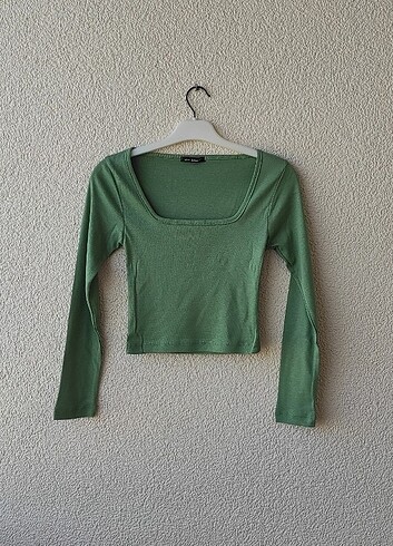 Zara model yeşil uzun kollu crop bluz 