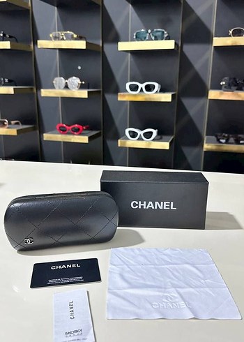 Siyah Parlak Chanel Kadın Gözlük kılıfı