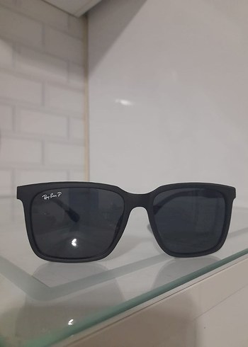 Ray-Ban Siyah Minimalist Erkek Güneş Gözlüğü
