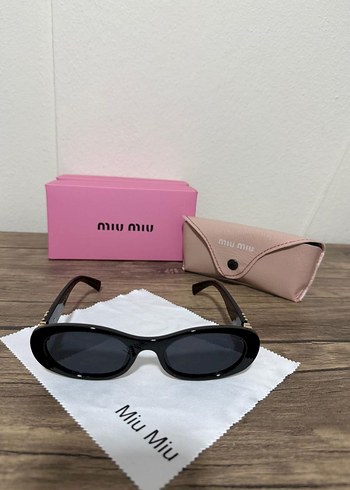 Beden Miu Miu Siyah Parlak Kadın Güneş Gözlüğü
