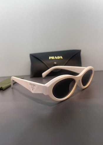 Prada Beyaz Kadın Güneş Gözlüğü
