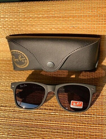 Rayban Wayfarer mat model