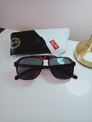 Rayban güneş gözlüğü
