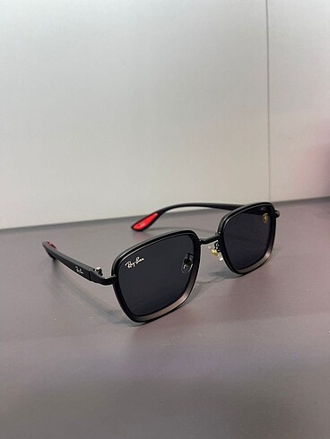 Rayban Ferrari serisi