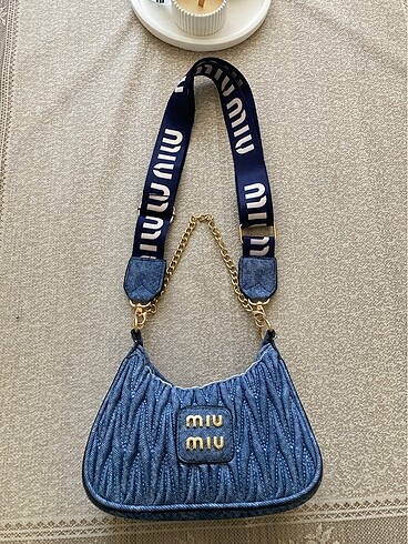Kot rengi miu miu