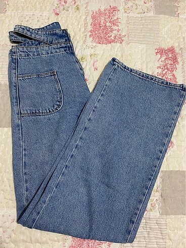 Bel detaylı jeans