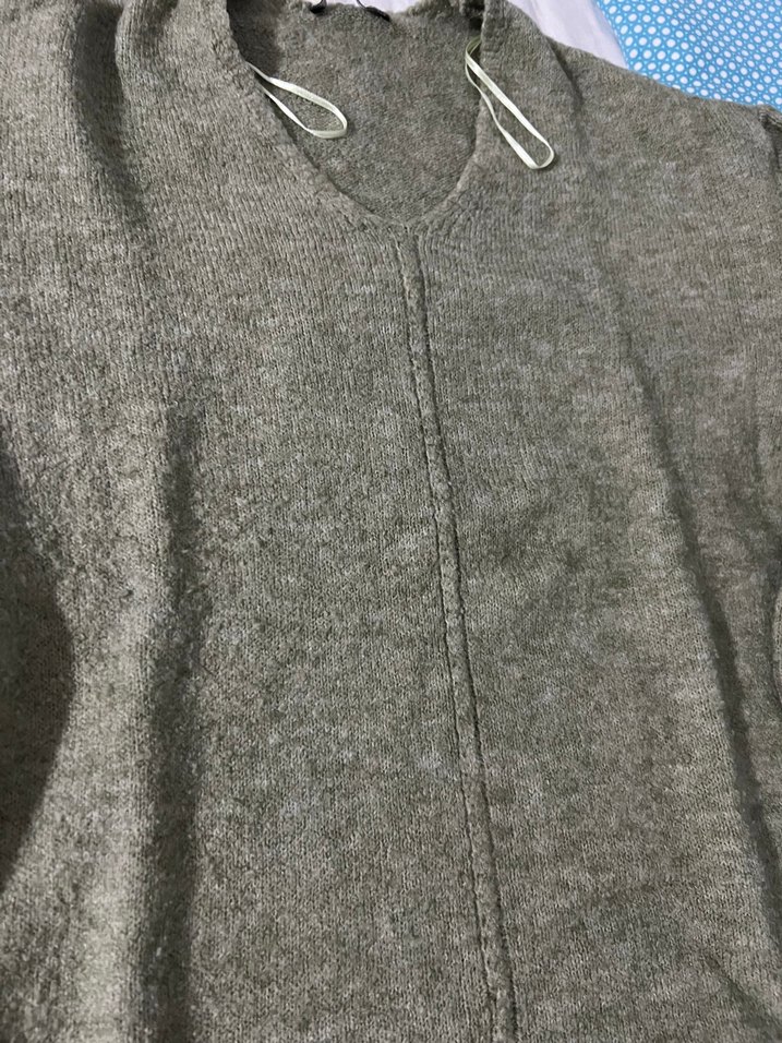 Gri V Yaka Örgü Salaş Kadın Kazak - Görsel 3