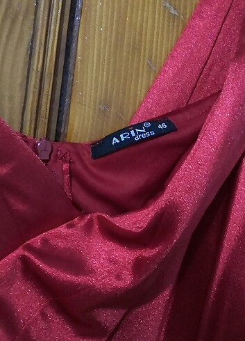 46 Beden Arin kırmızı abiye