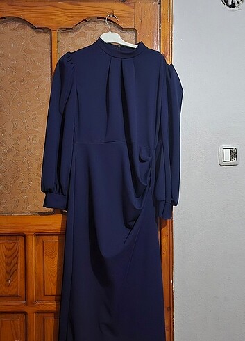 42 Beden LACİVERT ELBISE 42 BEDEN SIFIR XL