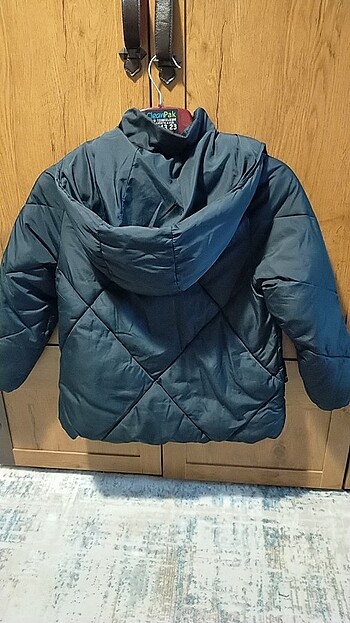 9 Yaş Beden lacivert Renk Zara 9 yaş şişme mont