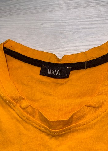 Sarı Mavi Baskılı Tişört - Görsel 3