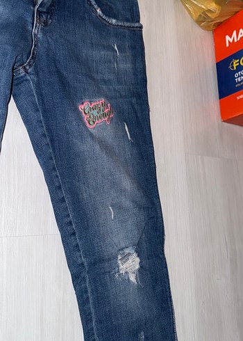 Nakışlı, Tokalı Mavi Kadın Kot Pantolon - Görsel 3