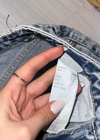 Yırtık Detaylı Gri Bağcıklı Bol Kesim Kot Pantolon - Görsel 2