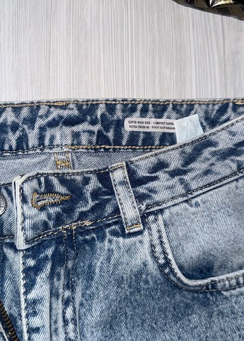 Yırtık Detaylı Gri Bağcıklı Bol Kesim Kot Pantolon - Görsel 3