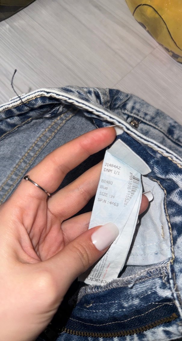 Yırtık Detaylı Gri Bağcıklı Bol Kesim Kot Pantolon - Görsel 2