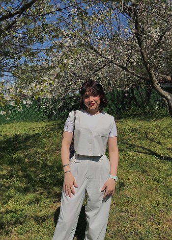 Gri yelekli takım - Görsel 2