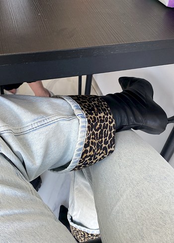 Bol Kesim Gri Denim Leopar Detaylı Jean - Görsel 3