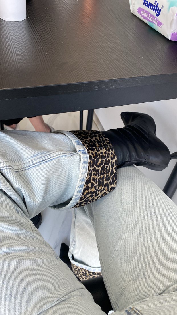 Bol Kesim Gri Denim Leopar Detaylı Jean - Görsel 3